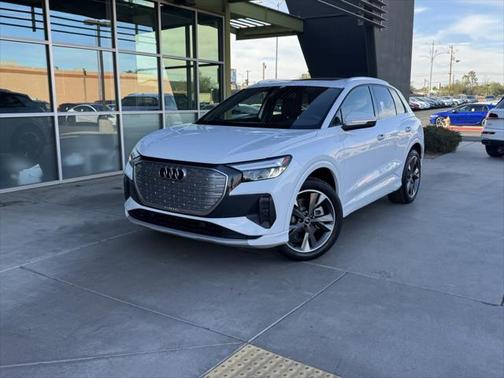 2022 Audi e-tron Premium Plus