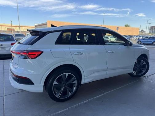 2022 Audi e-tron Premium Plus