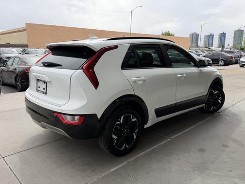 Snow White Pearl 2024 Kia Niro EV Wind