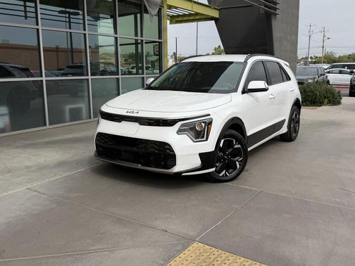 Snow White Pearl 2024 Kia Niro EV Wind