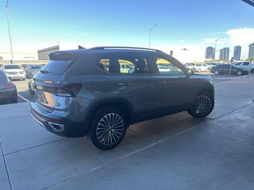 2025 Volkswagen Taos 1.5T SE