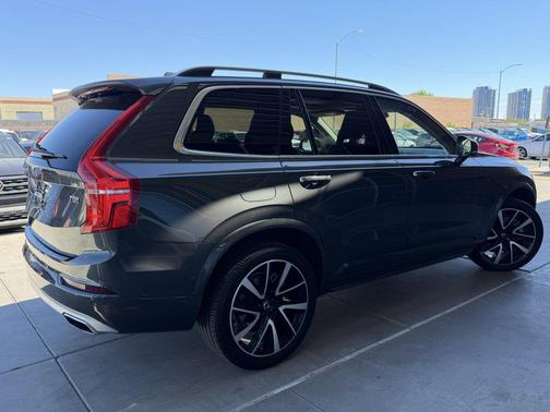 2018 Volvo XC90 Hybrid T8 Momentum