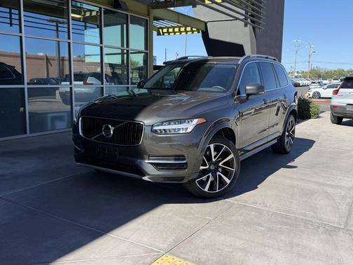 2018 Volvo XC90 Hybrid T8 Momentum