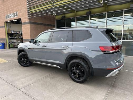 2024 Volkswagen Atlas 2.0T SE w/Technology 4MOTION