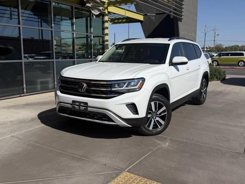 Pure White 2022 Volkswagen Atlas 2.0T SE