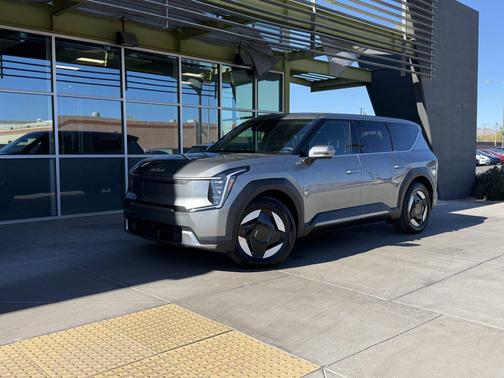 2024 Kia EV9 Light Long Range