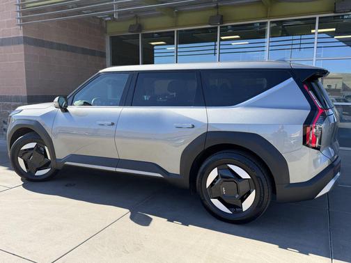 2024 Kia EV9 Light Long Range