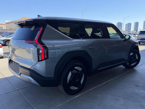 2024 Kia EV9 Light Long Range