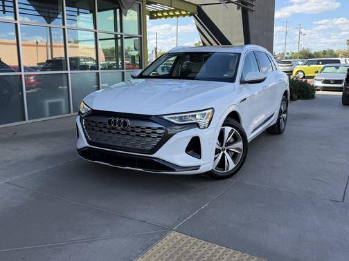 Glacier White Metallic 2024 Audi Q8 e-tron Premium Plus