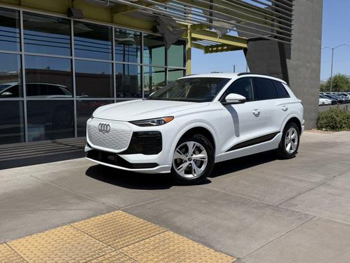 Glacier White Metallic 2025 Audi Q6 e-tron Premium