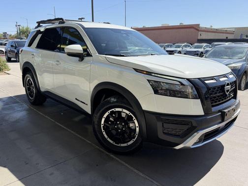Glacier White 2024 Nissan Pathfinder Rock Creek 4WD