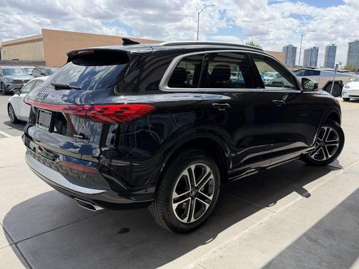 Mythos Black Metallic 2025 Audi Q5 Premium TFSI quattro S tronic