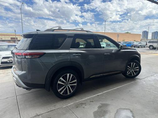 2022 Nissan Pathfinder Platinum 2WD