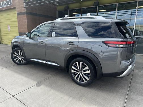 2022 Nissan Pathfinder Platinum 2WD