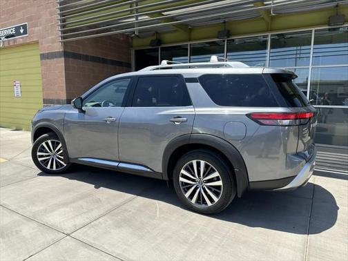 2022 Nissan Pathfinder Platinum 2WD