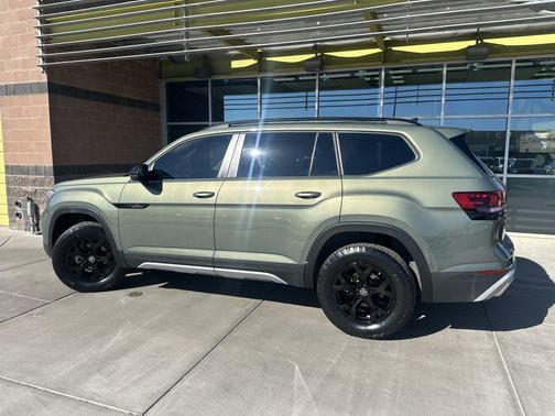 2024 Volkswagen Atlas 2.0T SE w/Technology 4MOTION