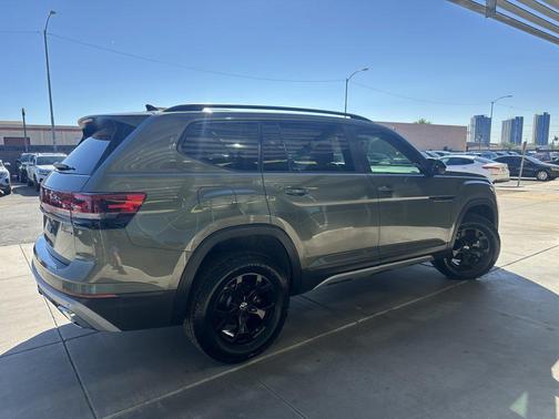 2024 Volkswagen Atlas 2.0T SE w/Technology 4MOTION