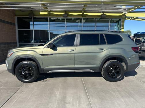 2024 Volkswagen Atlas 2.0T SE w/Technology 4MOTION