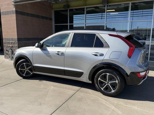 2024 Kia Niro SX