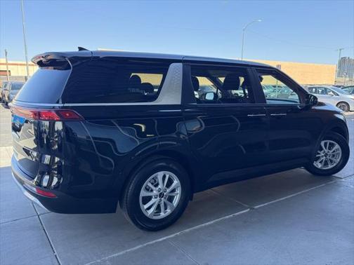 2023 Kia Carnival LX