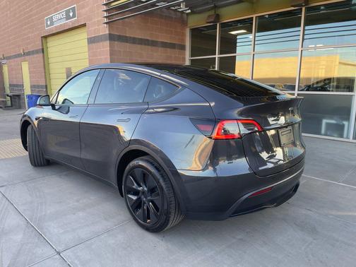 2025 Tesla Model Y Long Range Dual Motor All-Wheel Drive