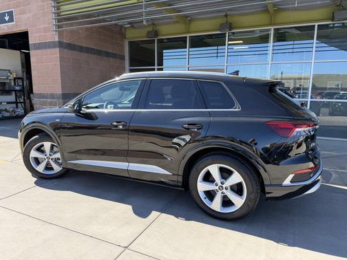 2024 Audi Q4 e-tron Premium 55 quattro