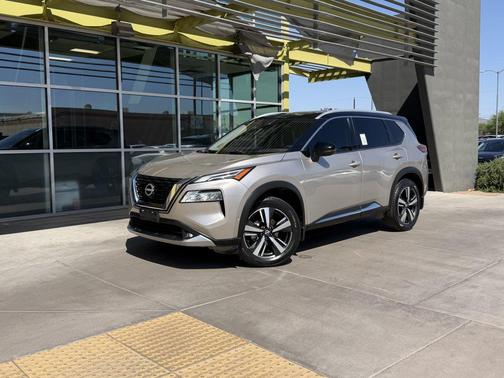 Champagne Silver Metallic/Super Black 2022 Nissan Rogue Platinum