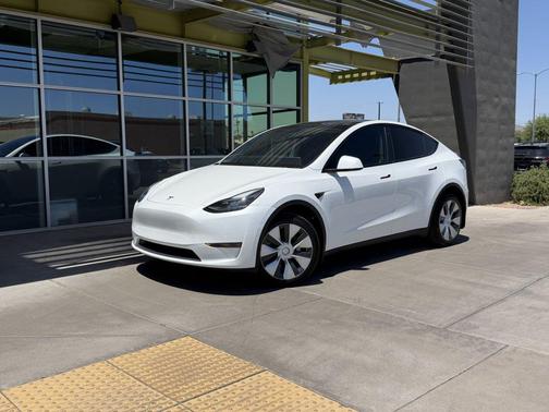 Pearl White Multi-Coat 2023 Tesla Model Y Long Range Dual Motor All-Wheel Drive