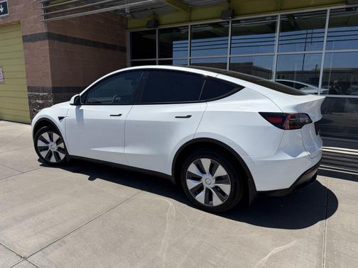 Pearl White Multi-Coat 2023 Tesla Model Y Long Range Dual Motor All-Wheel Drive