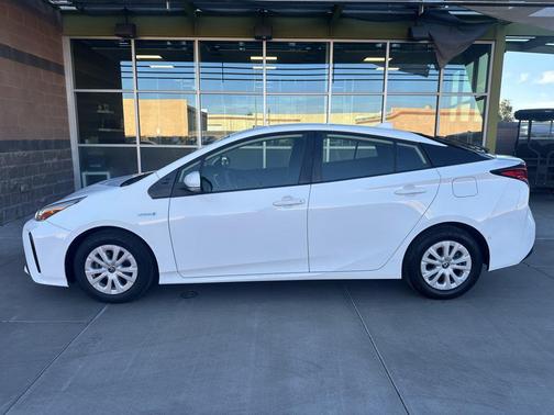 2021 Toyota Prius LE