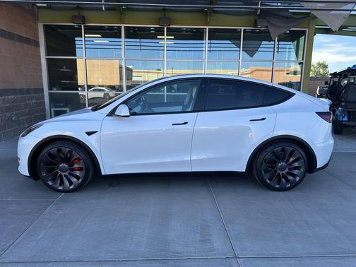 2022 Tesla Model Y Performance Dual Motor All-Wheel Drive