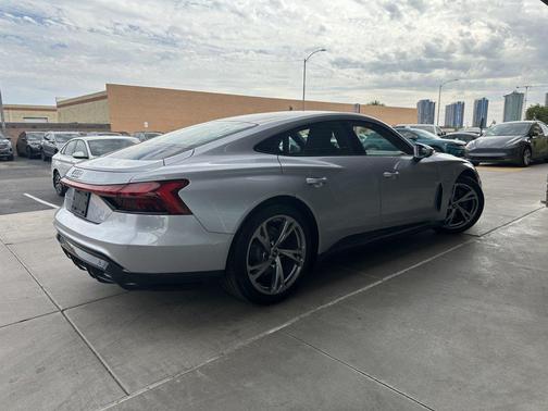 2022 Audi e-tron GT Premium Plus