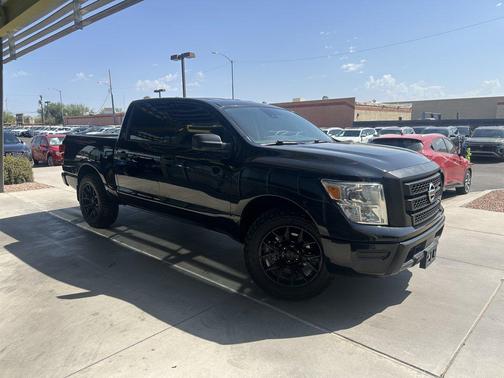 Super Black 2022 Nissan Titan S
