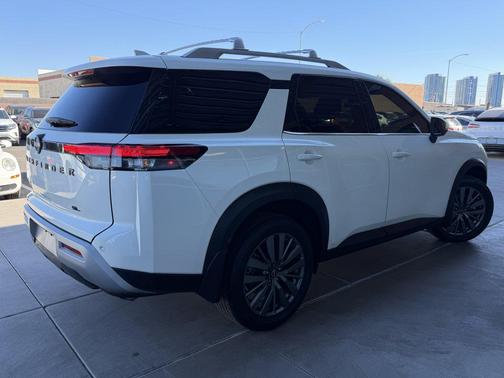 2024 Nissan Pathfinder SL FWD