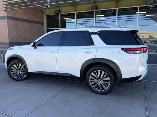 2024 Nissan Pathfinder SL FWD