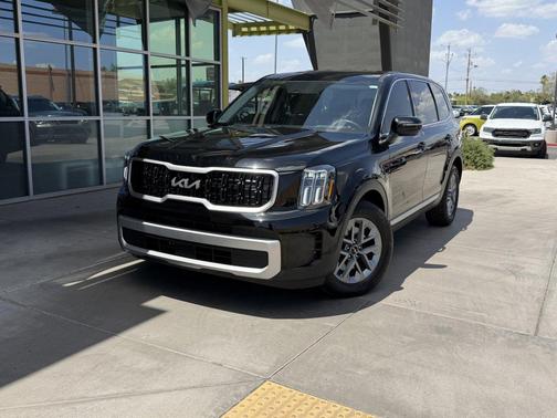 Ebony Black 2023 Kia Telluride LX