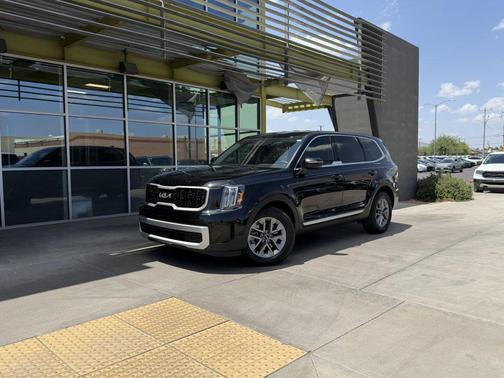 Ebony Black 2023 Kia Telluride LX