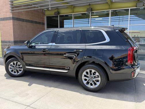 Ebony Black 2023 Kia Telluride LX