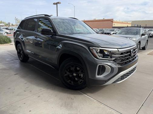 2025 Volkswagen Atlas 2.0T Peak Edition