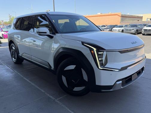 Snow White Pearl 2024 Kia EV9 Light Long Range