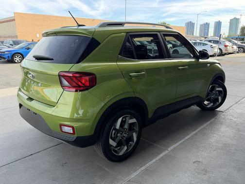 2024 Hyundai VENUE SEL