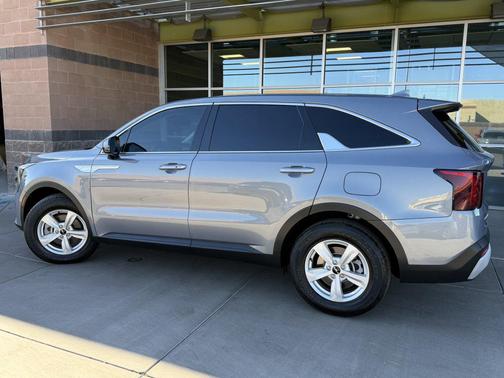 2024 Kia Sorento LX