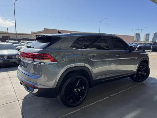 2024 Volkswagen Atlas Cross Sport 2.0T SE w/Technology