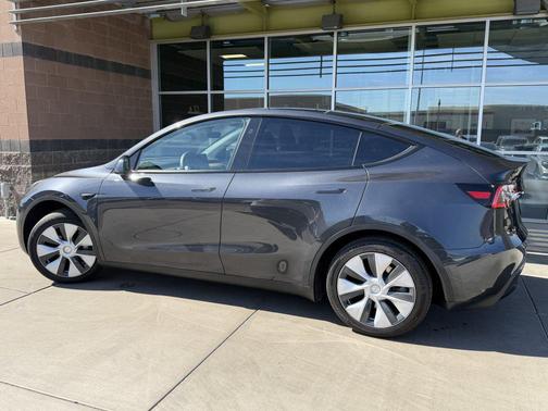 2024 Tesla Model Y Long Range Single Motor Rear-Wheel Drive