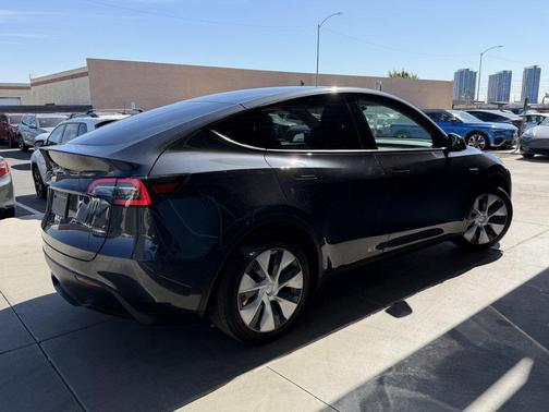 2024 Tesla Model Y Long Range Single Motor Rear-Wheel Drive