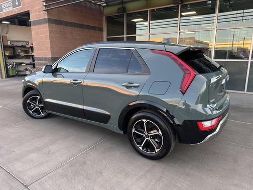 2024 Kia Niro SX