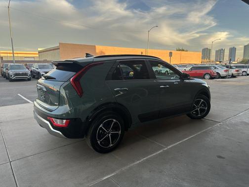 2024 Kia Niro SX