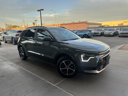 2024 Kia Niro SX