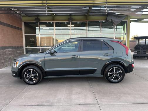 2024 Kia Niro SX