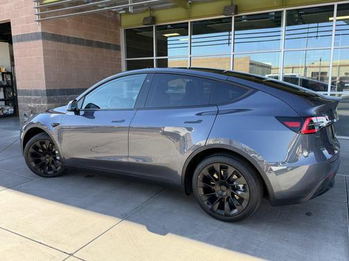 2023 Tesla Model Y Long Range Dual Motor All-Wheel Drive
